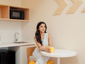 In-room safe, desk, laptop workspace, iron/ironing board - Bloom Hotel - Jubilee Hills (Hyderabad)