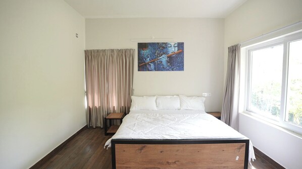 2 bedrooms, iron/ironing board, free WiFi