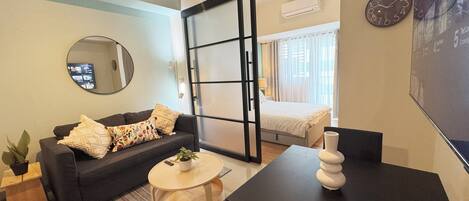 2 habitaciones, tabla de planchar con plancha, wifi y ropa de cama