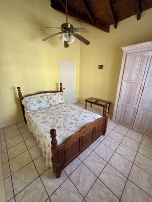 2 chambres, fer et planche à repasser, Wi-Fi, draps fournis