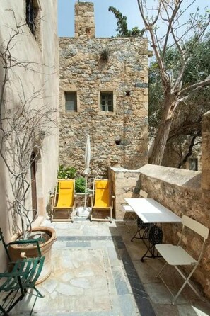 House | Outdoor dining