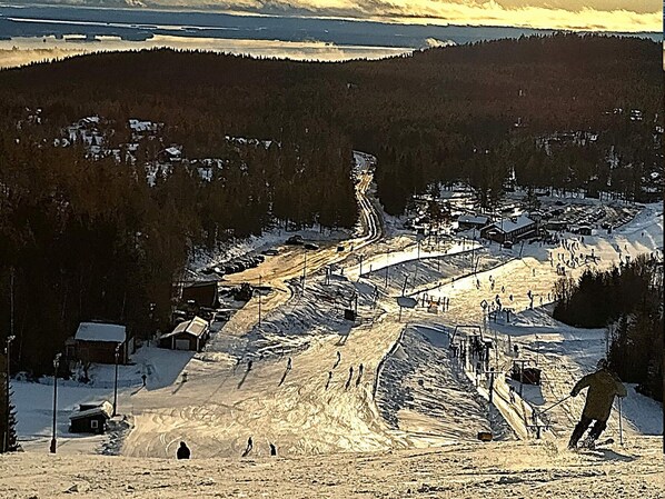 A ski resort with a chairlift, ski slopes, and buildings. - 2 Person Holiday Park Home in Orsa (Orsa)