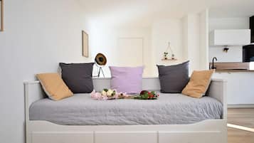 3 bedrooms, iron/ironing board, WiFi, bed sheets