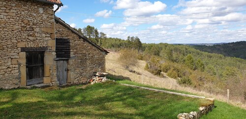 Maison en pierre pour 5, en pleine campagne