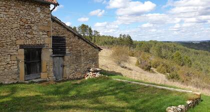 Maison en pierre pour 5, en pleine campagne