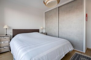 WiFi (無料)