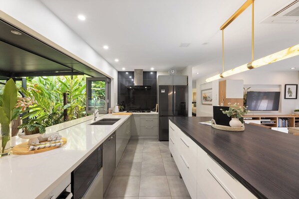 Fridge, microwave, oven, stovetop