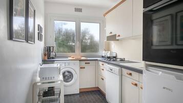 Réfrigérateur, micro-ondes, four, lave-vaisselle