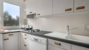 Réfrigérateur, micro-ondes, four, lave-vaisselle