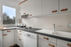 Fridge, microwave, oven, dishwasher