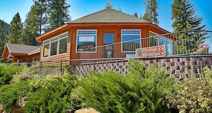 2BR condo with mountain views & spa access.