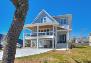 Exterior - Brand New 4BR 3.5BA House, Central Location in Oak Island, Sleeps 14 (Oak Island)