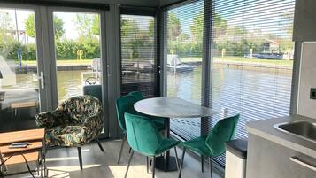 Mobile Home | Living room