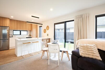 Newly built unit in St Kilda. Modern amenities