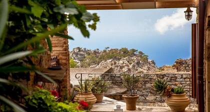 Smaragda Art Country House