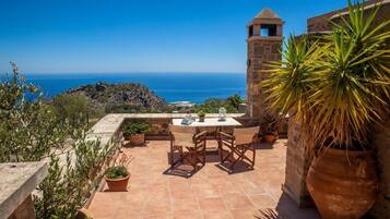 House | Outdoor dining