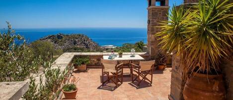 House | Outdoor dining