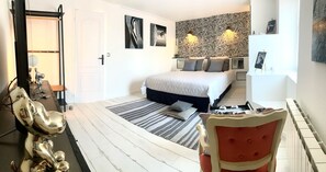 1 slaapkamer, een strijkplank/strijkijzer, wifi, beddengoed