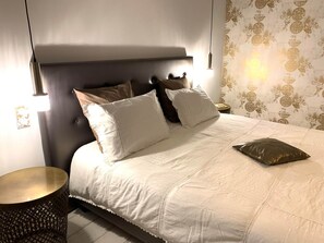 1 slaapkamer, een strijkplank/strijkijzer, wifi, beddengoed