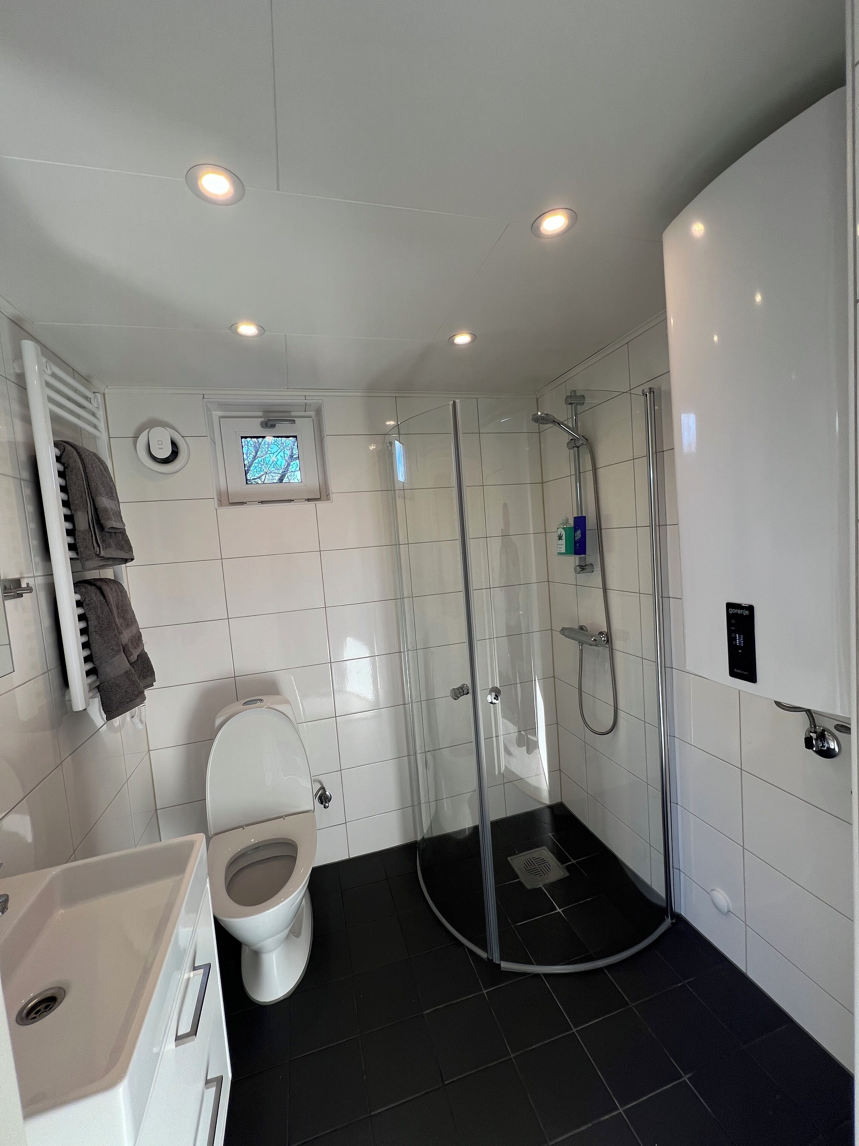 Handdukar, tvål och toalettpapper