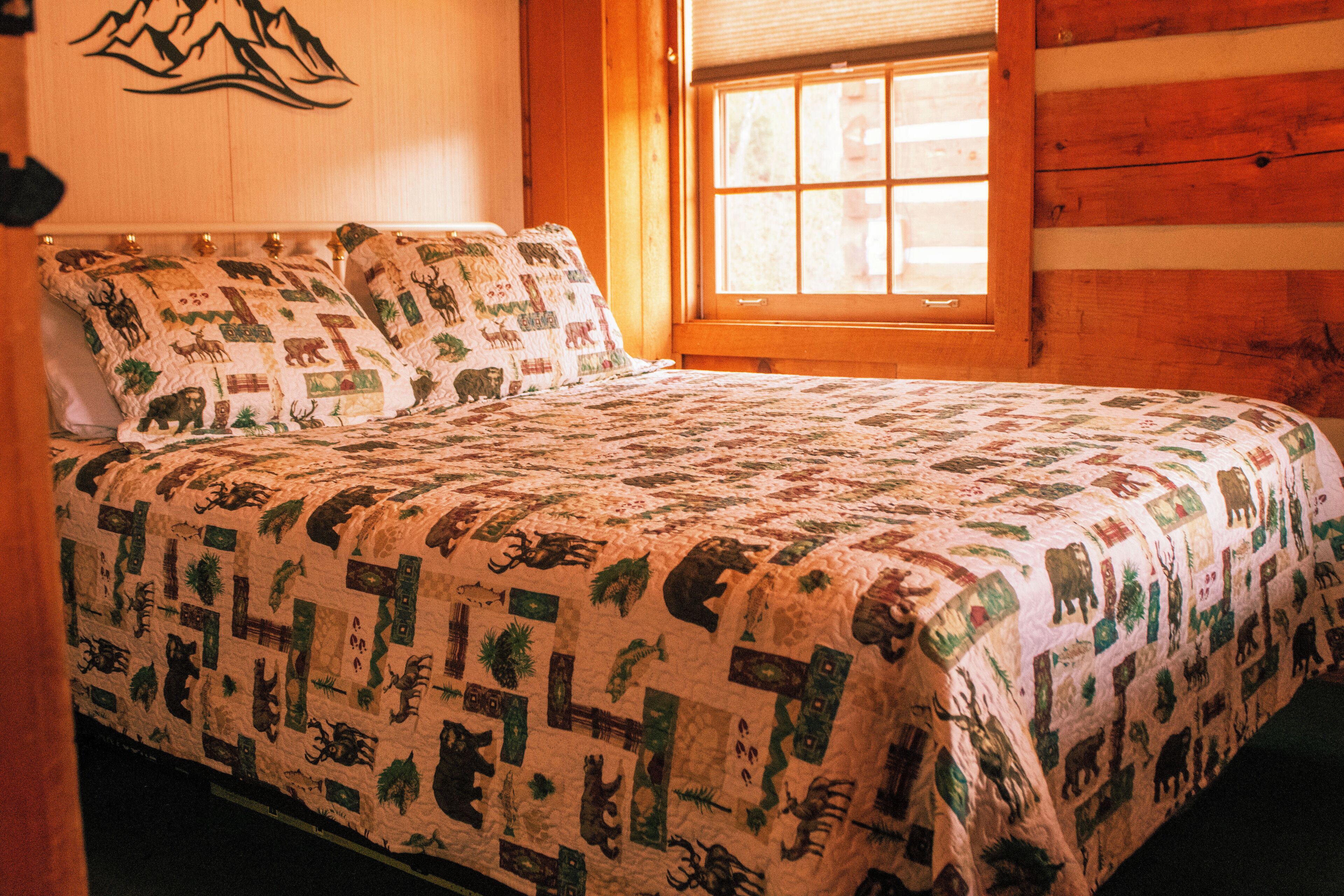 2 bedrooms, bed sheets