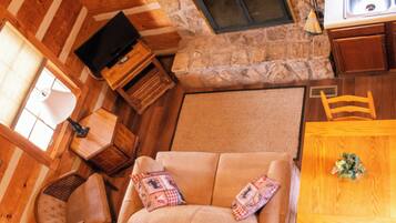 Televisión y chimenea