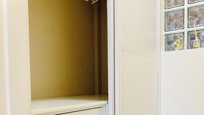 A white wardrobe with five drawers and a hanging rod. - A DIFFERENT SPACE IN TRIANA (Sevilla)