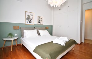 2 bedrooms, iron/ironing board, WiFi, bed sheets