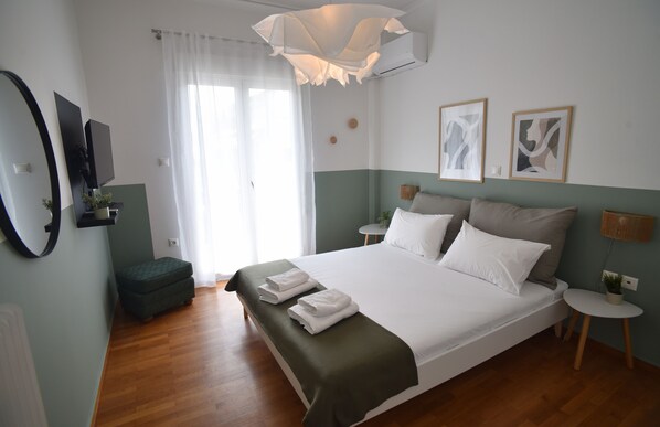 2 bedrooms, iron/ironing board, WiFi, bed sheets - Acropolis Ifigenia Sunny 2 BR, Koukaki, Steps from Landmarks (Athina)