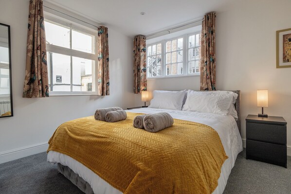 1 bedroom, iron/ironing board, free WiFi - Gorgeous 1 BD in Central Cheltenham (Cheltenham)