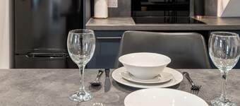 Gorgeous 1 BD in Central Cheltenham