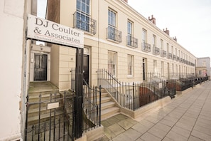 Exterior - Gorgeous 1 BD in Central Cheltenham (Cheltenham)