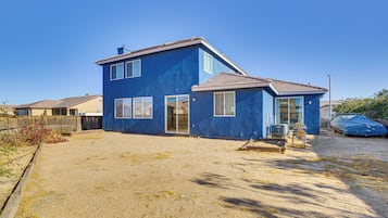 House (5 Bedrooms) | Interior