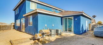 Pool Table & Charcoal Grill: Home in Victorville!