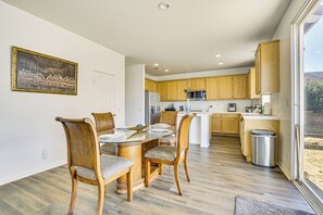 Interior - Pool Table & Charcoal Grill: Home in Victorville! (Victorville)
