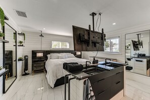 Interior - 1 Mi to Bonita Beach Park: Chic Canal-front Home! (Bonita Springs)