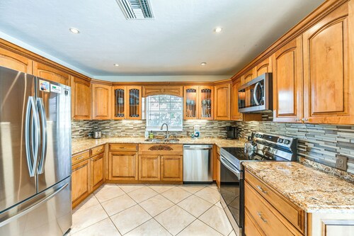 Hot Tub & Heated Pool: Bonita Springs Getaway!