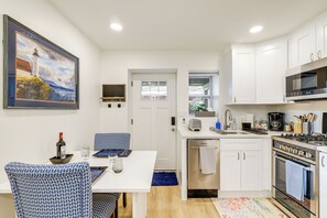 Interior - 7 Mi to National Mall: Bright DC Studio! (Washington)