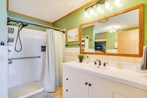 House (3 Bedrooms) | Interior - Deck & Lake Views: Modern Eagle Rock Gem (Eagle Rock)