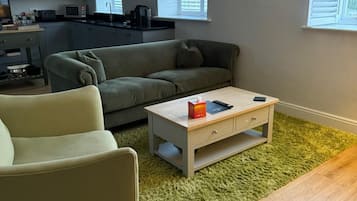 Luxury Apartment, Garden View | Ruang tamu