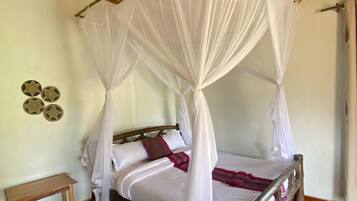 Comfort Single Room, Patio, Courtyard Area | Desk