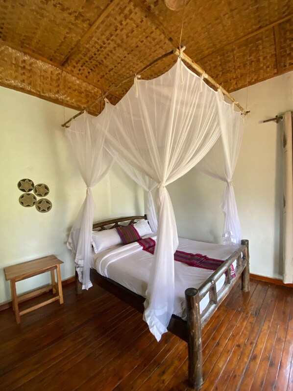 Comfort enkelrum - uteplats - innergård | Skrivbord