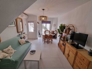 Living area - CASA ANDALUZA - 2 BEDROOM TOWNHOUSE WITH COMUNAL SWIMING POOL - PUEBLO ANDALUZ (Nerja)