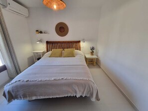 2 bedrooms, free WiFi, bed sheets - CASA ANDALUZA - 2 BEDROOM TOWNHOUSE WITH COMUNAL SWIMING POOL - PUEBLO ANDALUZ (Nerja)