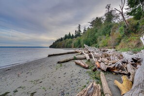 Interior - 1/4 Mi to Beach: Family Home w/ Spacious Deck! (Langley)