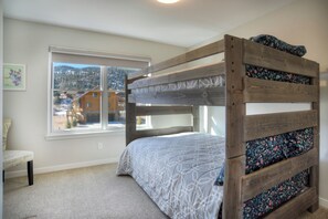 3 habitaciones, tabla de planchar con plancha y wifi gratis