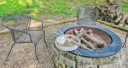 Family Home w/ Ping-pong & Fire Pit in Lexington