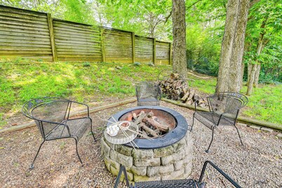 Family Home w/ Ping-pong & Fire Pit in Lexington