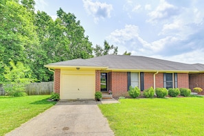 House (2 Bedrooms) | Interior - Family Home w/ Ping-pong & Fire Pit in Lexington (Lexington)