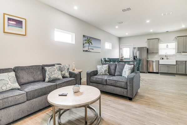 House (3 Bedrooms) | Interior